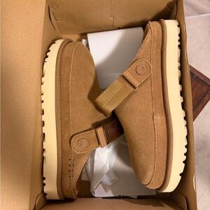 NWT women Ugg clog slippers